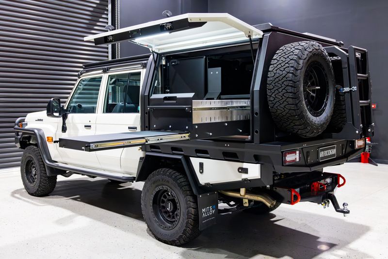 79 Series LandCruiser overland rig
