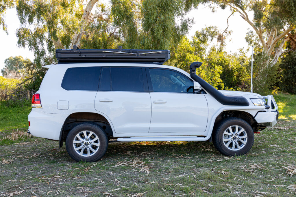 Side profile of a Toyota LandCruiser 200 Series fitted with a Safari snorkel, ARB Summit bull bar and Intrepid rooftop tent.