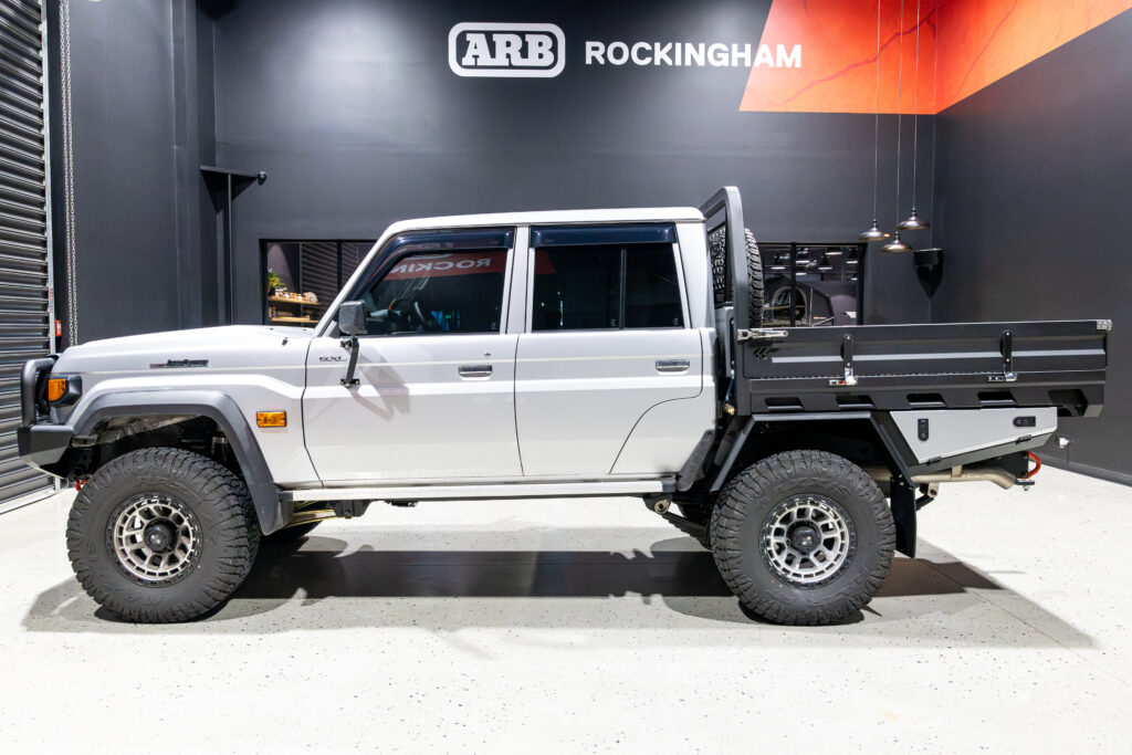 Side profile of a Toyota LandCruiser 79 Series fitted with a MITS Alloy tray and ARB Summit MKII bullbar.