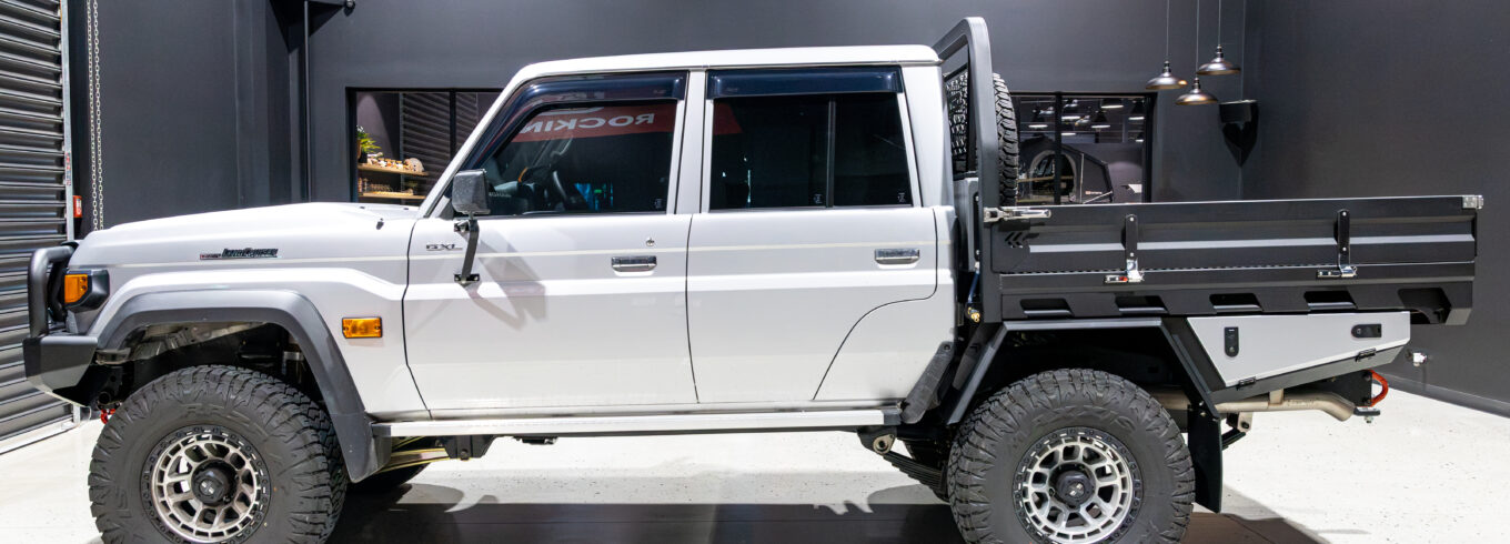 Side profile of a Toyota LandCruiser 79 Series fitted with a MITS Alloy tray and ARB Summit MKII bullbar.