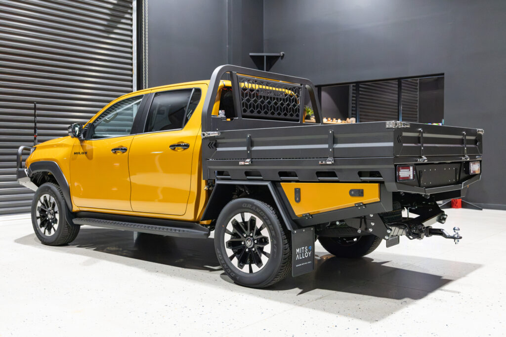 N90 Toyota HiLux MITS Alloy tray build with full length sideboards and colour coded undertray toolboxes